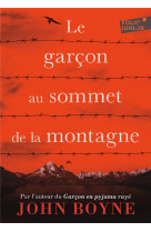 Le garcon au sommet de la montagne