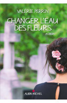 Changer l-eau des fleurs